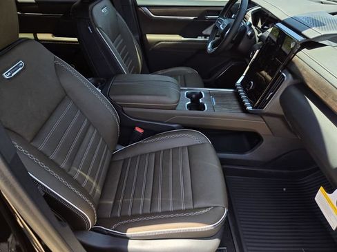 New 2026 GMC Acadia Denali Ultimate w/ LPO, Floor Liner Package AWD/4WD image 36