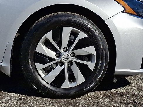 Used 2024 Nissan Altima 2.5 S FWD image 8