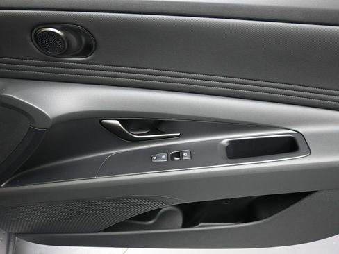 Certified 2025 Hyundai Elantra Sport FWD image 11