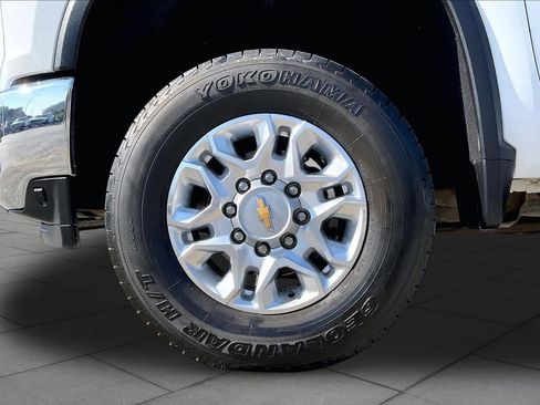 Used 2023 Chevrolet Silverado 2500 LT w/ Convenience Package AWD/4WD image 11