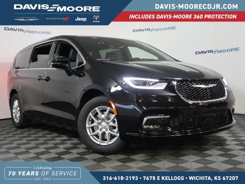 New 2026 Chrysler Pacifica Select image 1