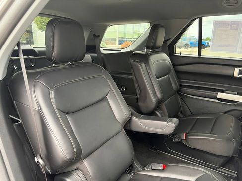 Used 2024 Ford Explorer XLT w/ Equipment Group 202A AWD/4WD image 33