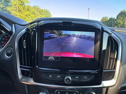 Used 2021 Chevrolet Traverse LT FWD image 21