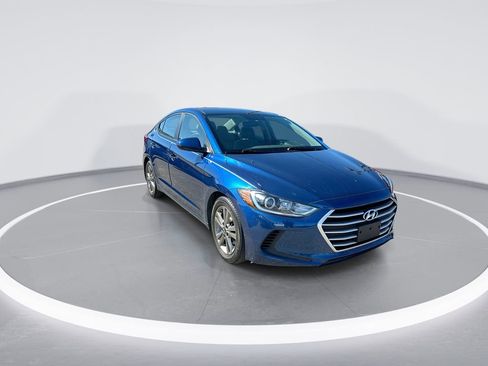Used 2017 Hyundai Elantra SE image 2