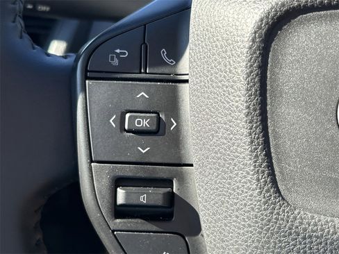 Certified 2025 Toyota Prius LE image 33