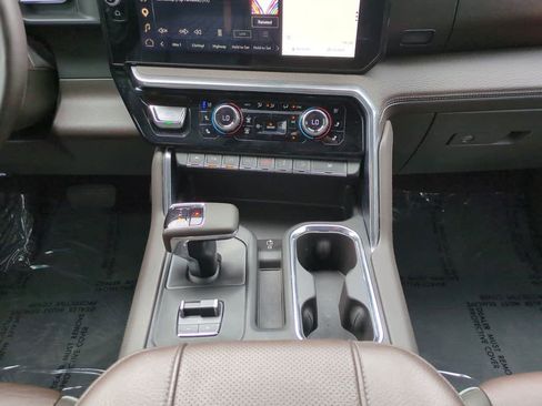Used 2023 GMC Sierra 1500 Denali w/ Technology Package AWD/4WD image 18