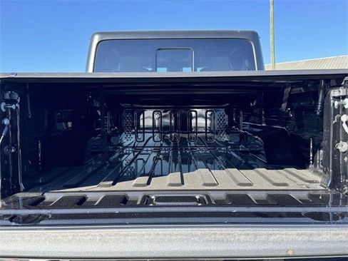 New 2025 Jeep Gladiator Sport image 16