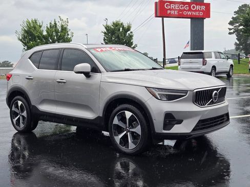 Used 2024 Volvo XC40 B5 Plus AWD/4WD image 7