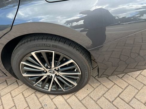 Used 2025 Lexus ES 350 w/ Premium Package FWD image 11