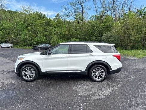 Used 2023 Ford Explorer XLT w/ Equipment Group 202A AWD/4WD image 2