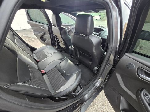 Used 2016 Ford Focus ST w/ Equipment Group 401A image 29