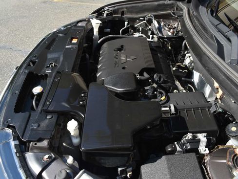 Used 2017 Mitsubishi Outlander SE AWD/4WD image 31
