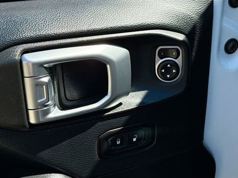 Used 2018 Jeep Wrangler Unlimited Rubicon image 19