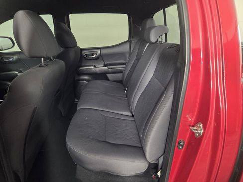 Used 2018 Toyota Tacoma TRD Off-Road AWD/4WD image 22
