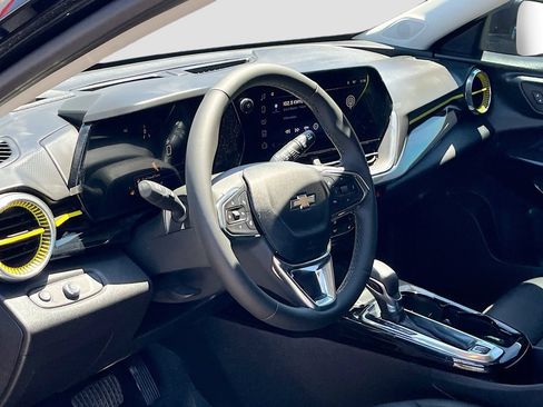 Used 2025 Chevrolet Trax ACTIV w/ Sunroof Package FWD image 9