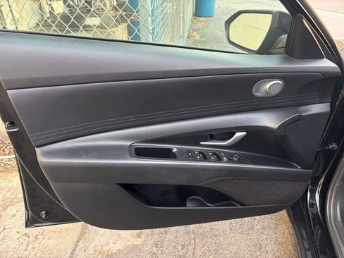 Used 2021 Hyundai Elantra SEL image 18