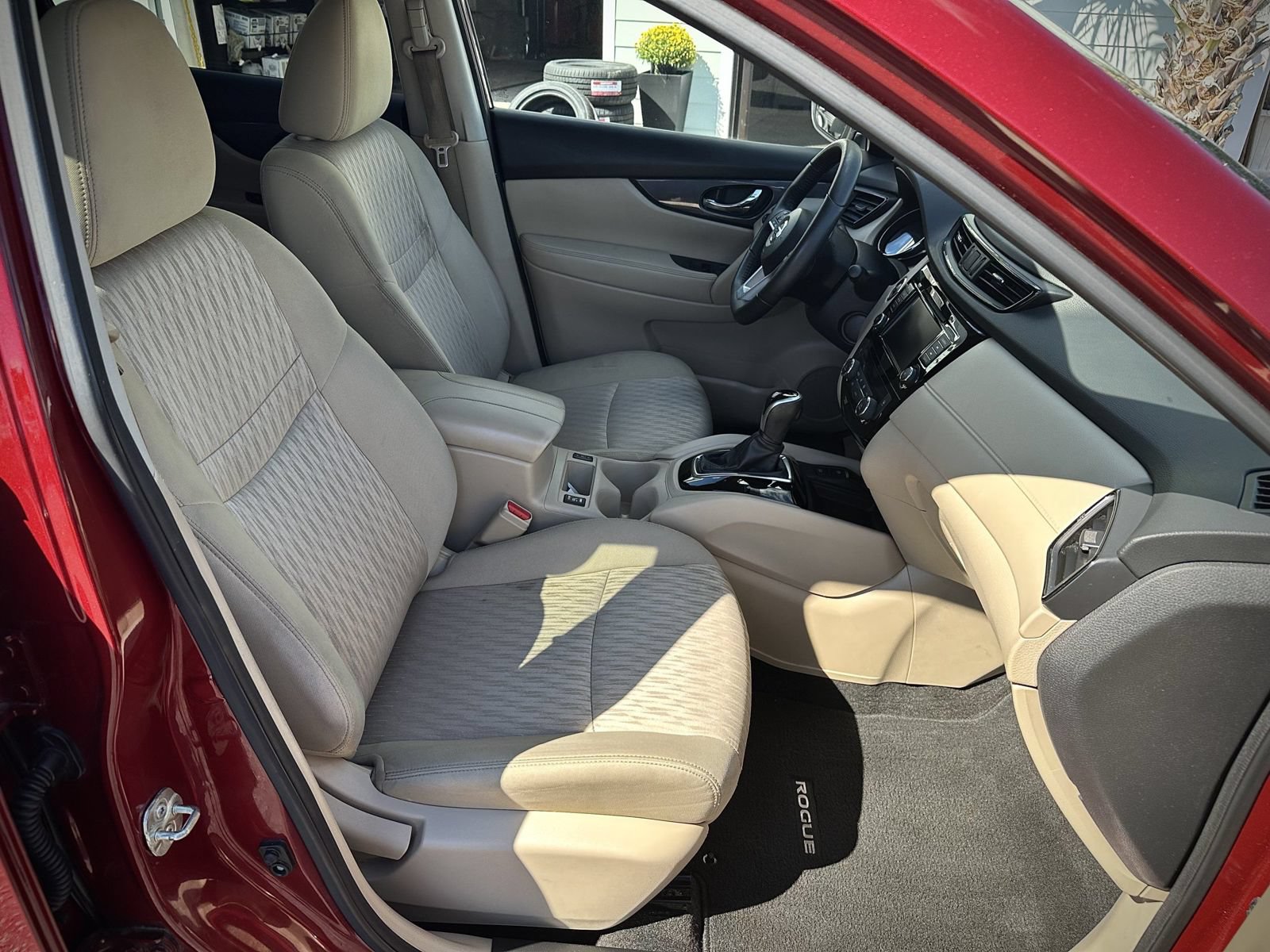 Used 2020 Nissan Rogue SV w/ Sun & Sound Touring Package FWD image 11