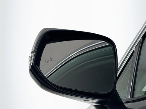 Used 2021 Toyota RAV4 XLE image 5