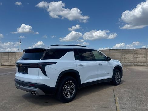 Used 2025 Chevrolet Traverse LT FWD image 21