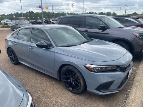 Used 2024 Honda Civic Sport image 2