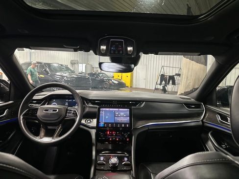 Used 2024 Jeep Grand Cherokee Overland image 26