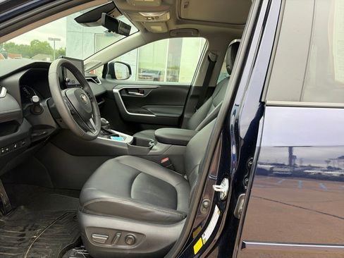 Used 2023 Toyota RAV4 XLE Premium FWD image 7
