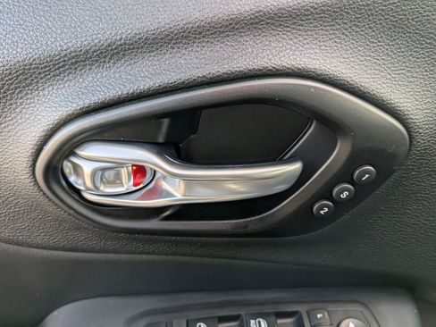 Certified 2021 Jeep Cherokee Limited w/ Elite Package image 12