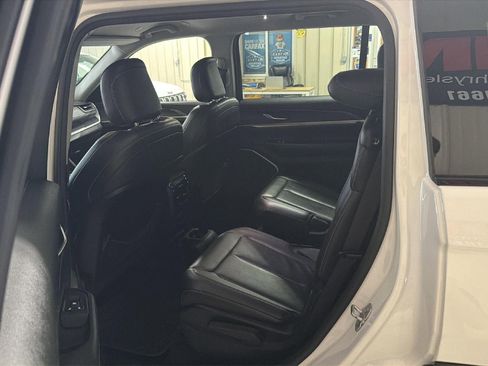 Used 2022 Jeep Grand Cherokee L Limited image 10