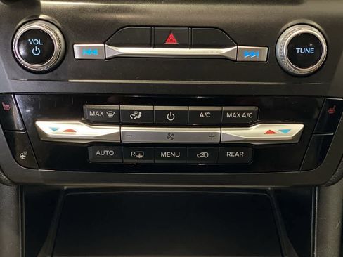 Used 2020 Ford Explorer XLT w/ Equipment Group 202A AWD/4WD image 22