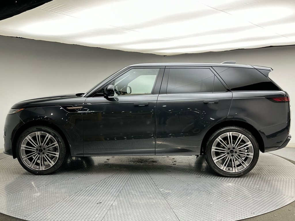 New 2027 Land Rover Range Rover Sport Dynamic SE AWD/4WD image 2