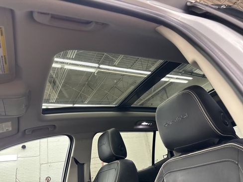 Used 2020 GMC Terrain Denali w/ Denali Premium Package AWD/4WD image 21