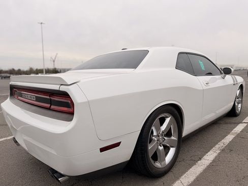 Used 2010 Dodge Challenger R/T image 3