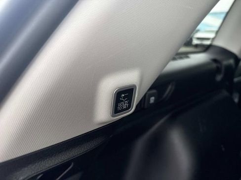 Used 2023 Jeep Grand Cherokee Limited w/ Black Appearance Package image 8