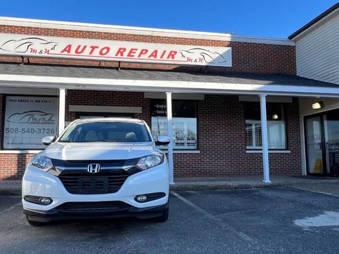 Used 2016 Honda HR-V EX image 2