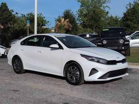 Used 2024 Kia Forte LXS FWD image 2