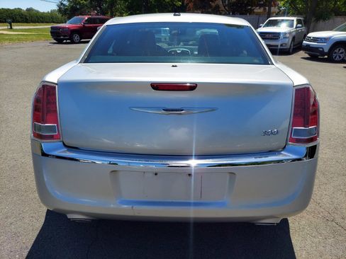 Used 2012 Chrysler 300 Limited RWD image 5