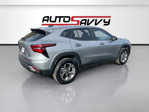 Used 2024 Chevrolet Trax RS FWD image 7