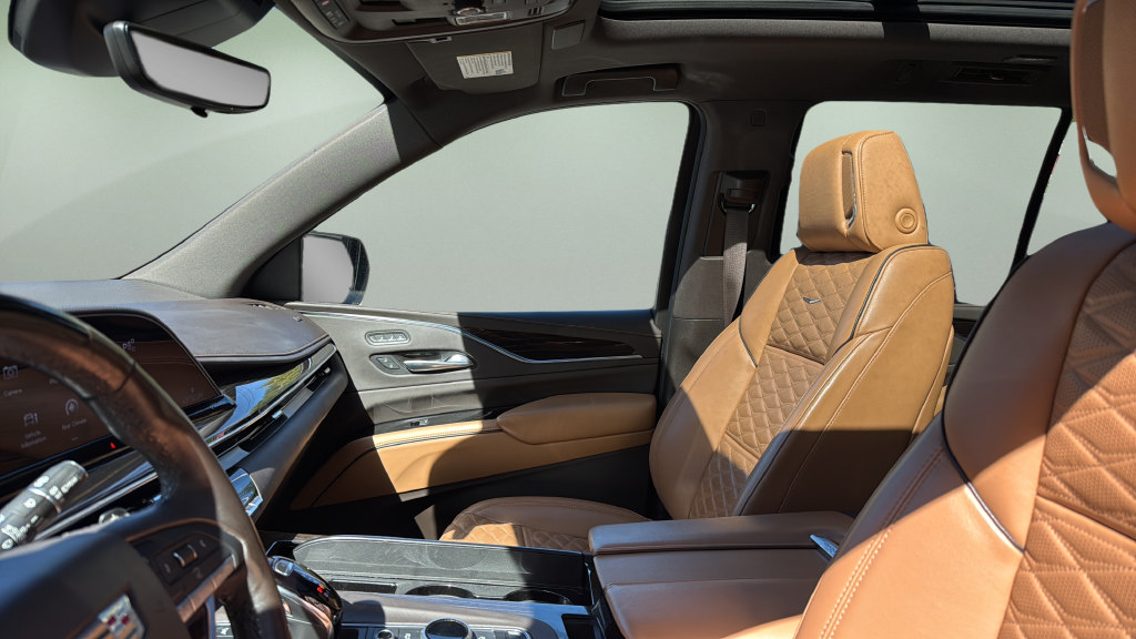 Used 2021 Cadillac Escalade Sport w/ LPO, ONYX Package AWD/4WD image 13