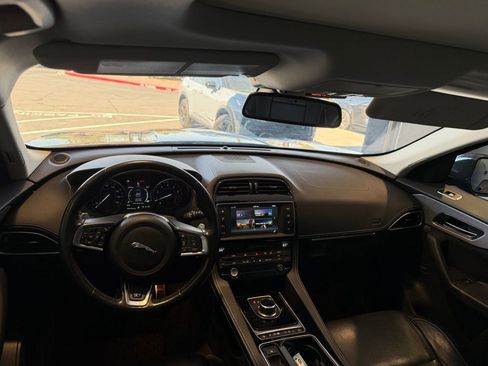 Used 2018 Jaguar F-PACE R-Sport image 10