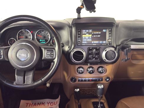 Used 2015 Jeep Wrangler Unlimited Sahara w/ Connectivity Group AWD/4WD image 16