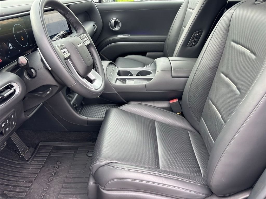 Used 2026 Hyundai Palisade Calligraphy FWD image 13