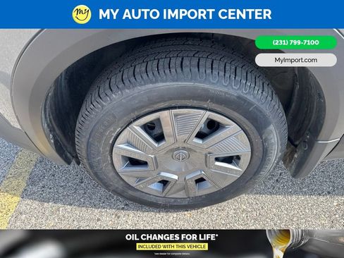 Used 2025 Nissan Kicks S AWD/4WD image 9