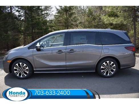 New 2026 Honda Odyssey Touring image 4