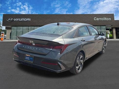 Certified 2025 Hyundai Elantra Sport FWD image 5