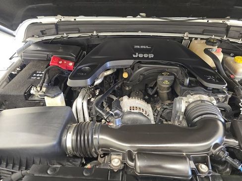 Used 2019 Jeep Wrangler Unlimited Sahara AWD/4WD image 35