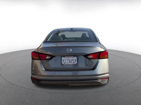Used 2025 Nissan Altima 2.5 SV FWD image 12