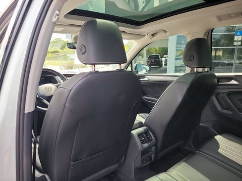 Used 2023 Volkswagen Tiguan SE w/ Panoramic Sunroof Package FWD image 11