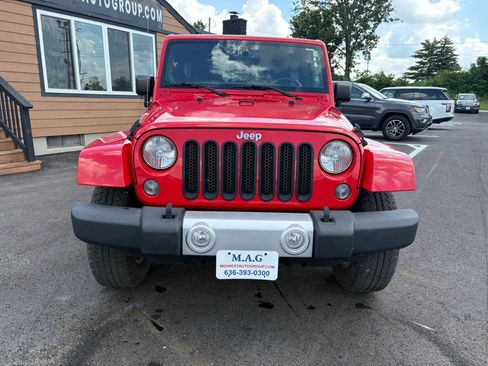Used 2014 Jeep Wrangler Unlimited Sahara w/ Dual Top Group AWD/4WD image 9