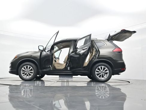 Used 2017 Nissan Rogue SV w/ SV Premium Package FWD image 43