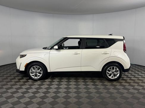 Used 2025 Kia Soul FWD image 11